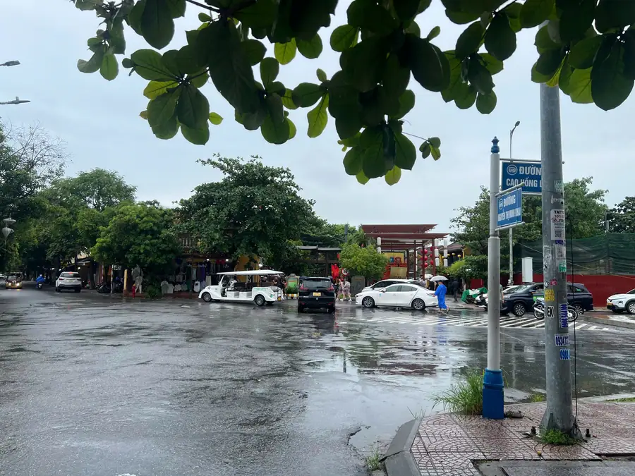 Tourist car pickup and drop-off point at the gateway to the Hoi An ancient town on a rainy day