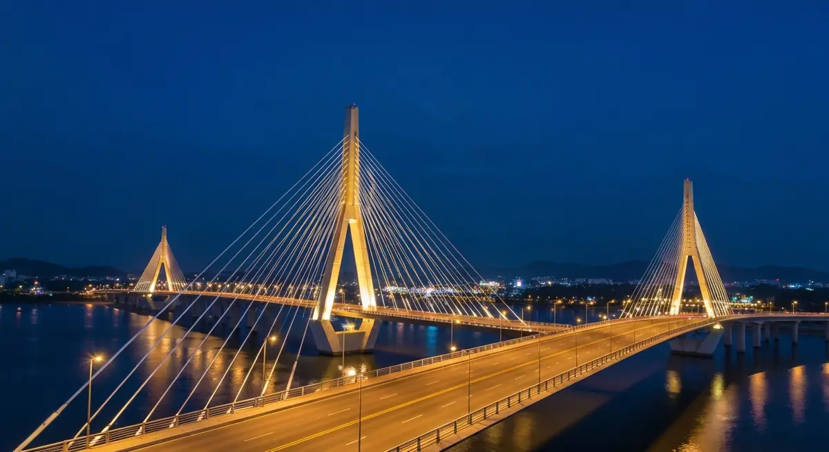 Tran Thi Ly Bridge Da Nang with its unique leaning tower and illuminated cable-stay system at night, a beautiful photo spot in Da Nang