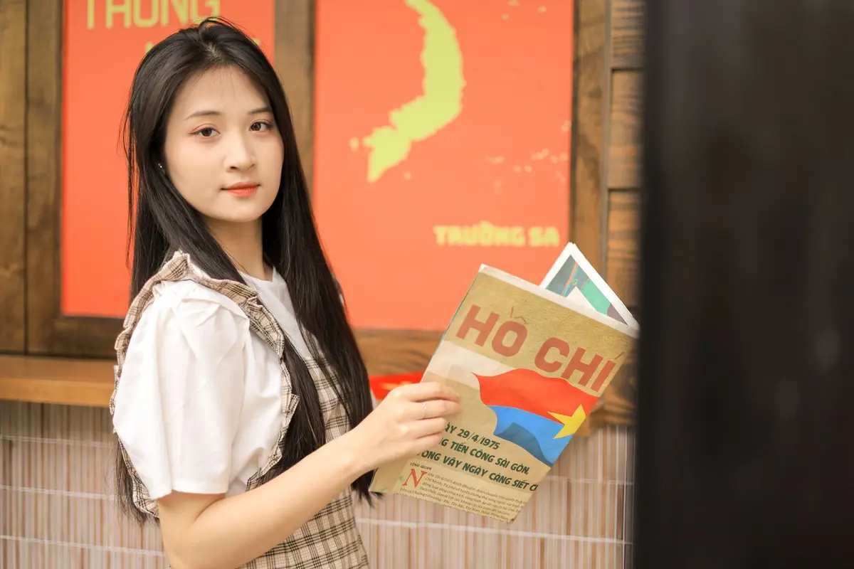 Du khách lên kế hoạch chuyến đi Đà Nẵng Hội An với bản đồ và vé tham quan