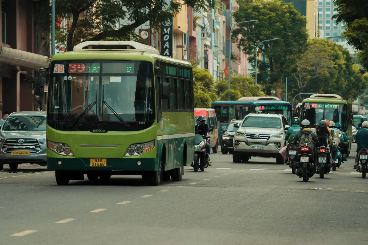 Xe du lịch Đà Nẵng trên cung đường ven biển