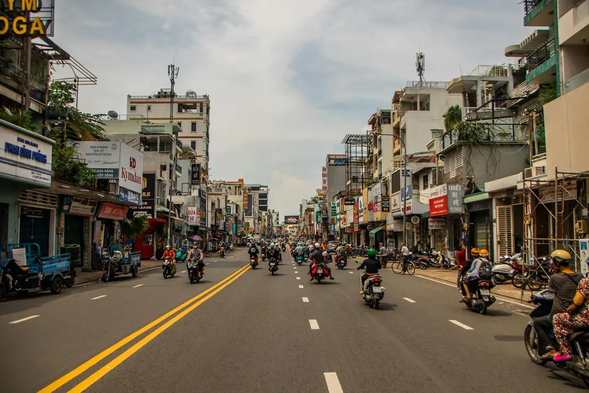 Xe du lịch trên cung đường ven biển Đà Nẵng Hội An