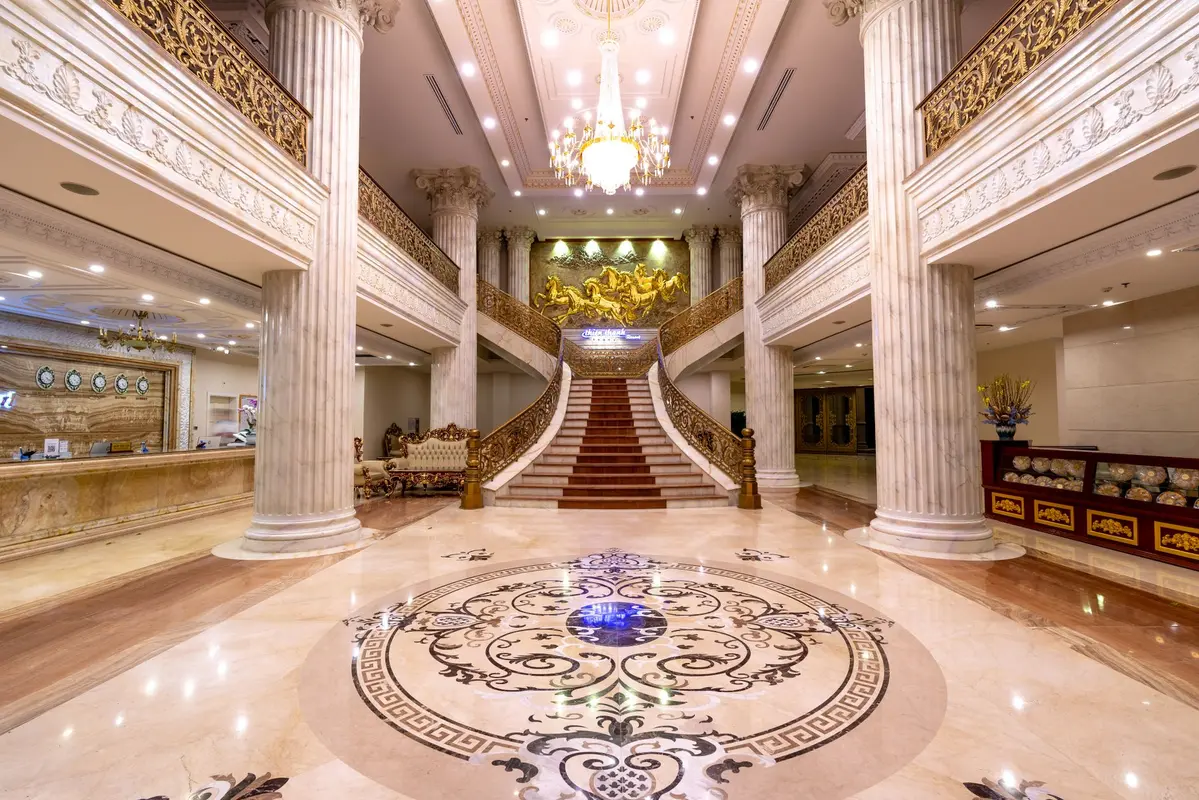 View thành phố Đà Nẵng từ khách sạn với sông Hàn và cầu lung linh