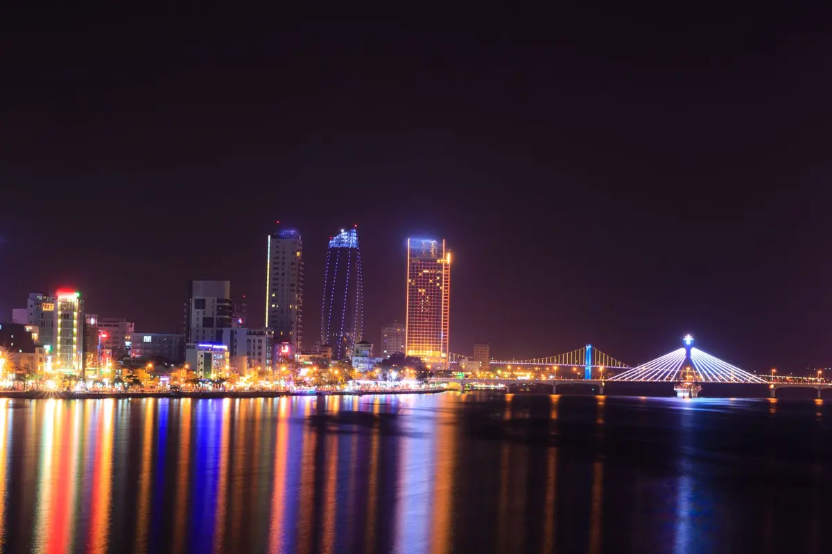 Phòng khách sạn sang trọng với view biển và nội thất hiện đại