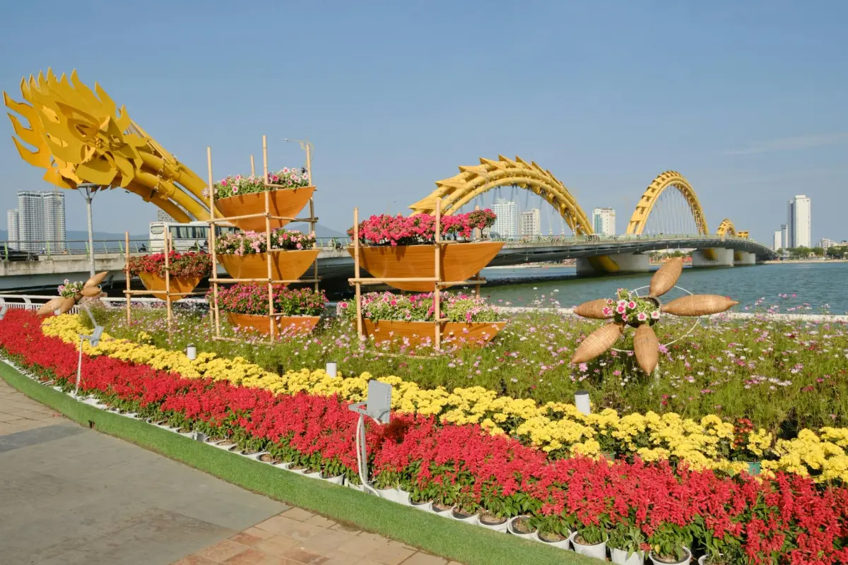 Xe Đà Nẵng Đi Bà Nà Hills: Giá & Kinh Nghiệm